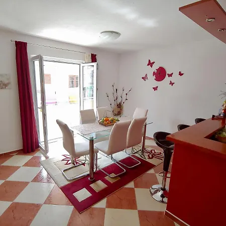 With A Parking Space - 17424 Apartment Makarska